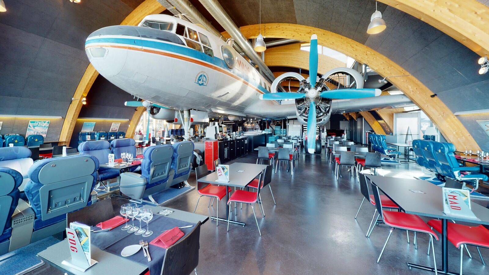 Runway 34 — Eventlocation Runway 34 — Innenansicht